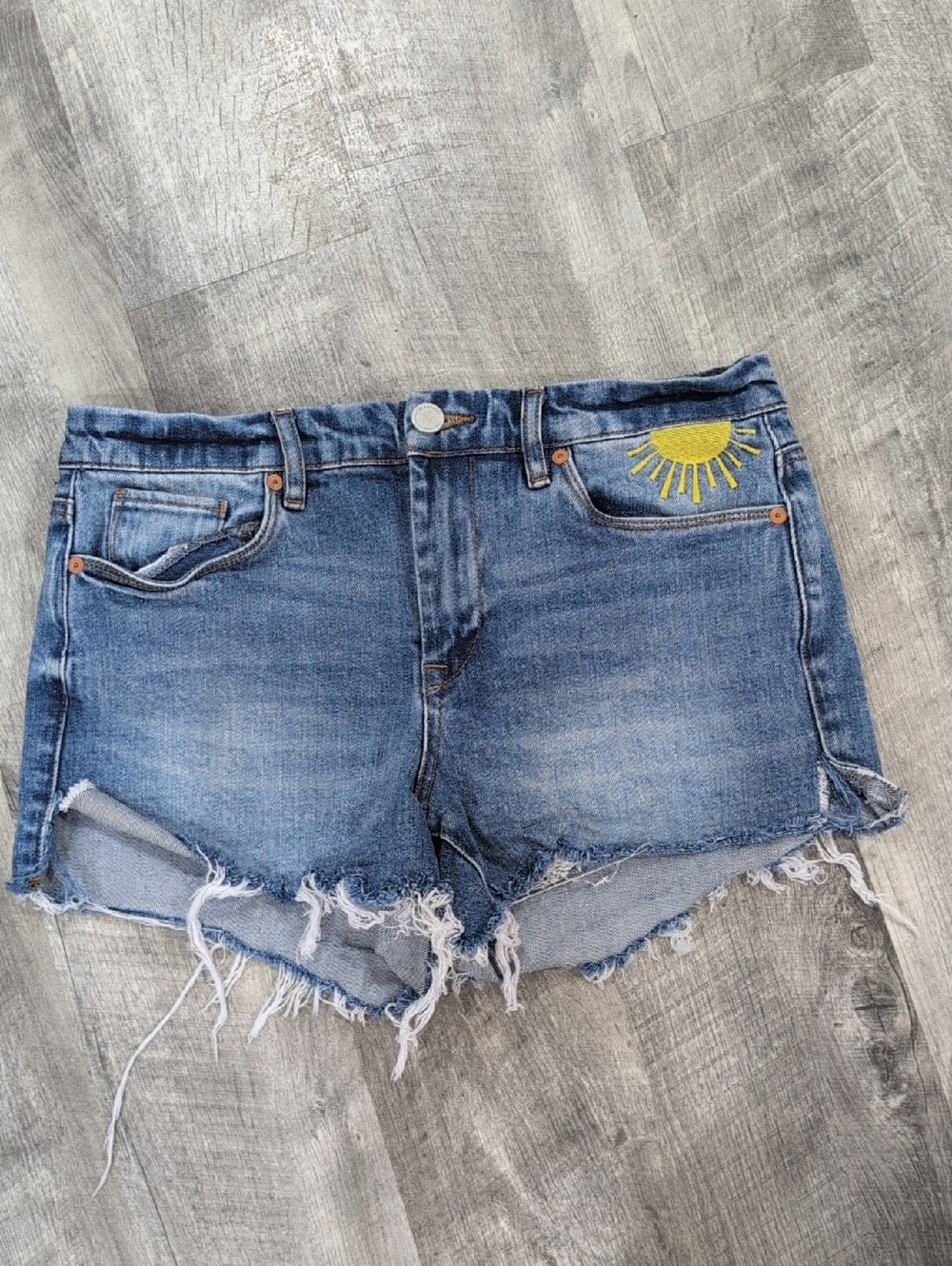 Blank NYC Women's Blue Distressed Denim Shorts with Yellow Sun Accent Size 29